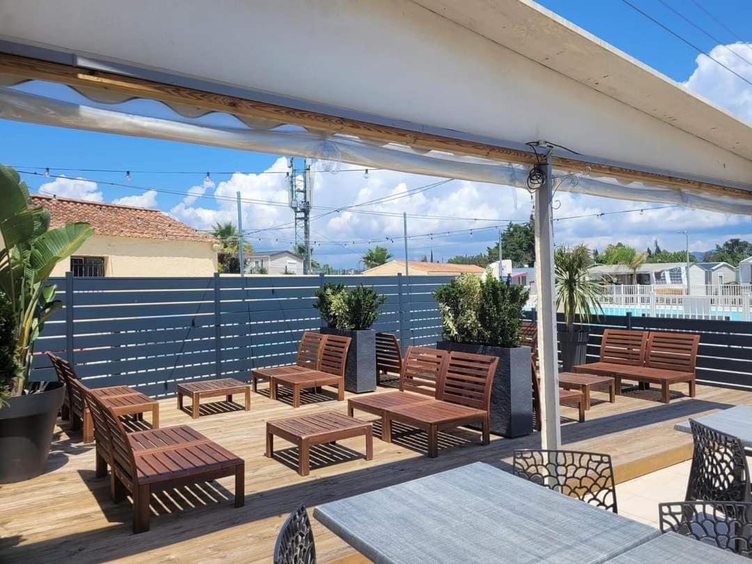 Fréjus Vacances Familiales Dans Camping Avec Piscine מראה חיצוני תמונה