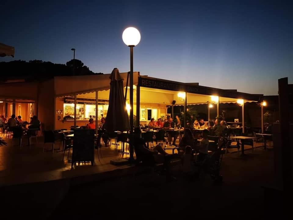 Fréjus Vacances Familiales Dans Camping Avec Piscine מראה חיצוני תמונה